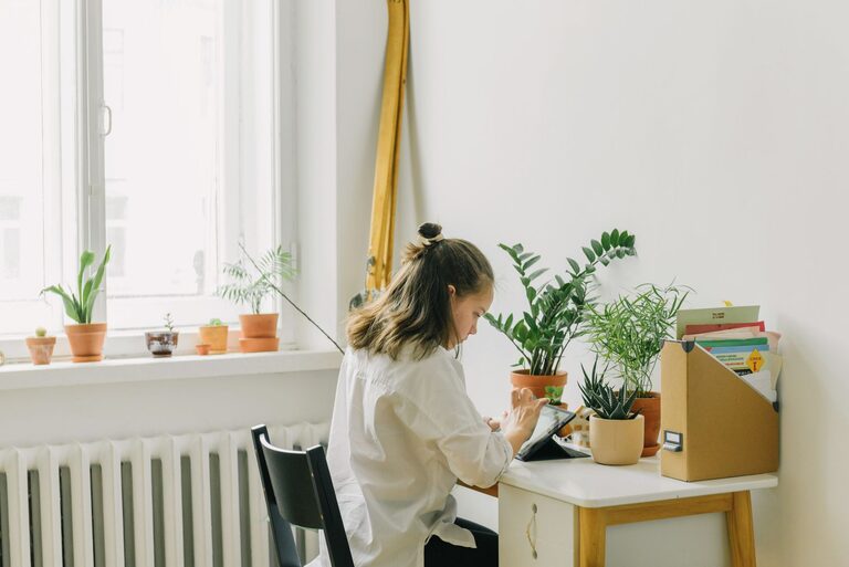 Top Tips for Creating a Relaxing and Productive Home Workspace